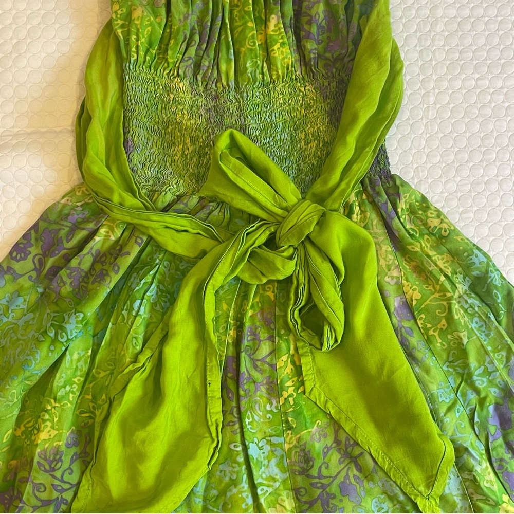 Pretty lightweight dress. Figure forgiving. Cute with sandals. Sz L (runs small) - Picture 8 of 11